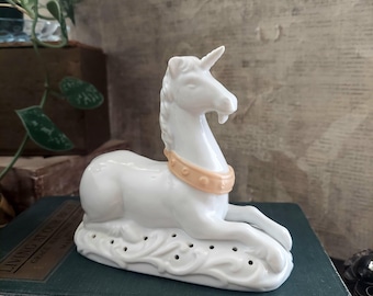 Unicorn Porcelain Figurine 1981 Avon The Tapestry Collection Potpourri Holder