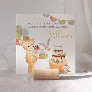 Personalisierte Enkelin 1. Geburtstagskarte, süße Tierkarte, Geschenk für sie, personalisiertes Datum, neutrale Pastellfarben, bestes Geschenk