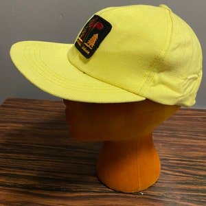 Vintage Men’s 1960’s Yellow Rayon Golf Hat Cap Brim Baseball Yellow Small