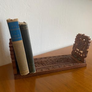 Soporte de mesa extensible para libros/CDs de madera tallada estilo vintage - Soporte deslizante para libros - Hecho en India