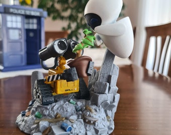 Figurine Pixar en résine peinte à la main WALL-E et EVE, figurine décorative personnalisée de collection, jolie miniature de décoration faite main
