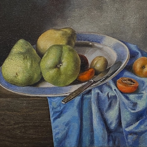 Nature morte aux poires à l&#39;huile sur une petite toile. fait main. photo avec des pousses de roseau et des abricots