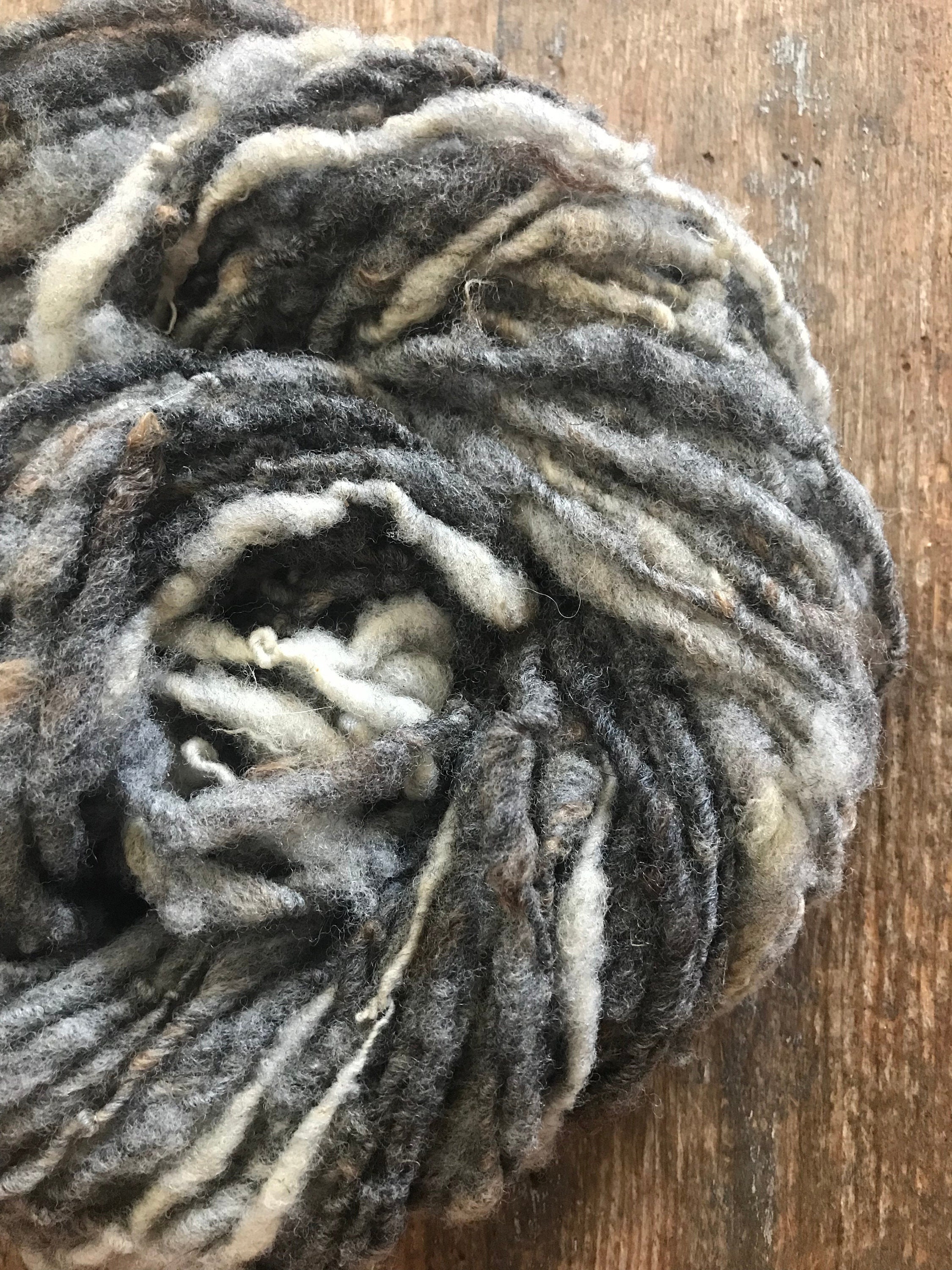 Grey undyed corriedale handspun yarn, 50 yards corriedale wool - Thumbnail 4