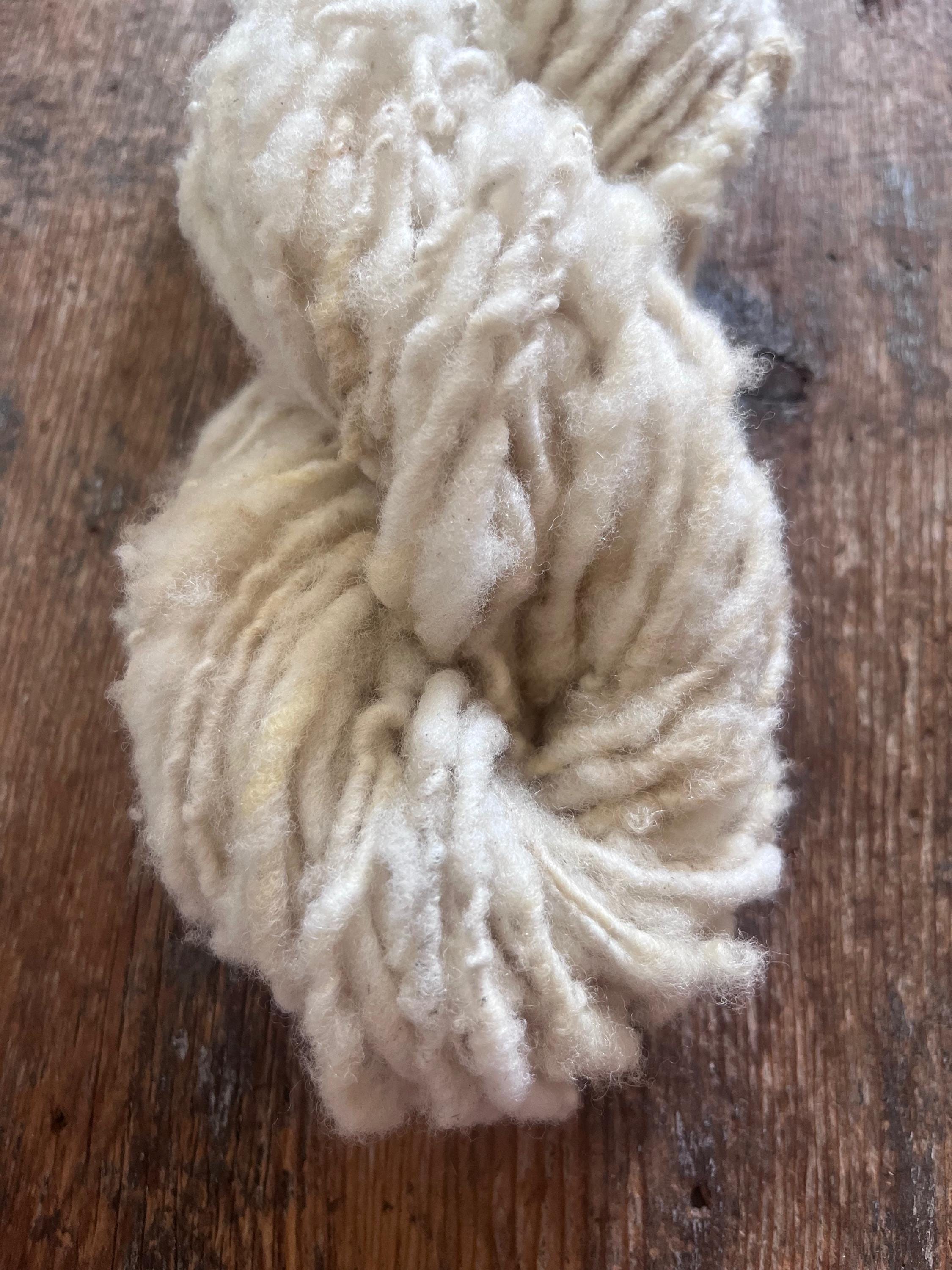 Handspun rustic white Merino art yarn, local wool, undyed - Thumbnail 2