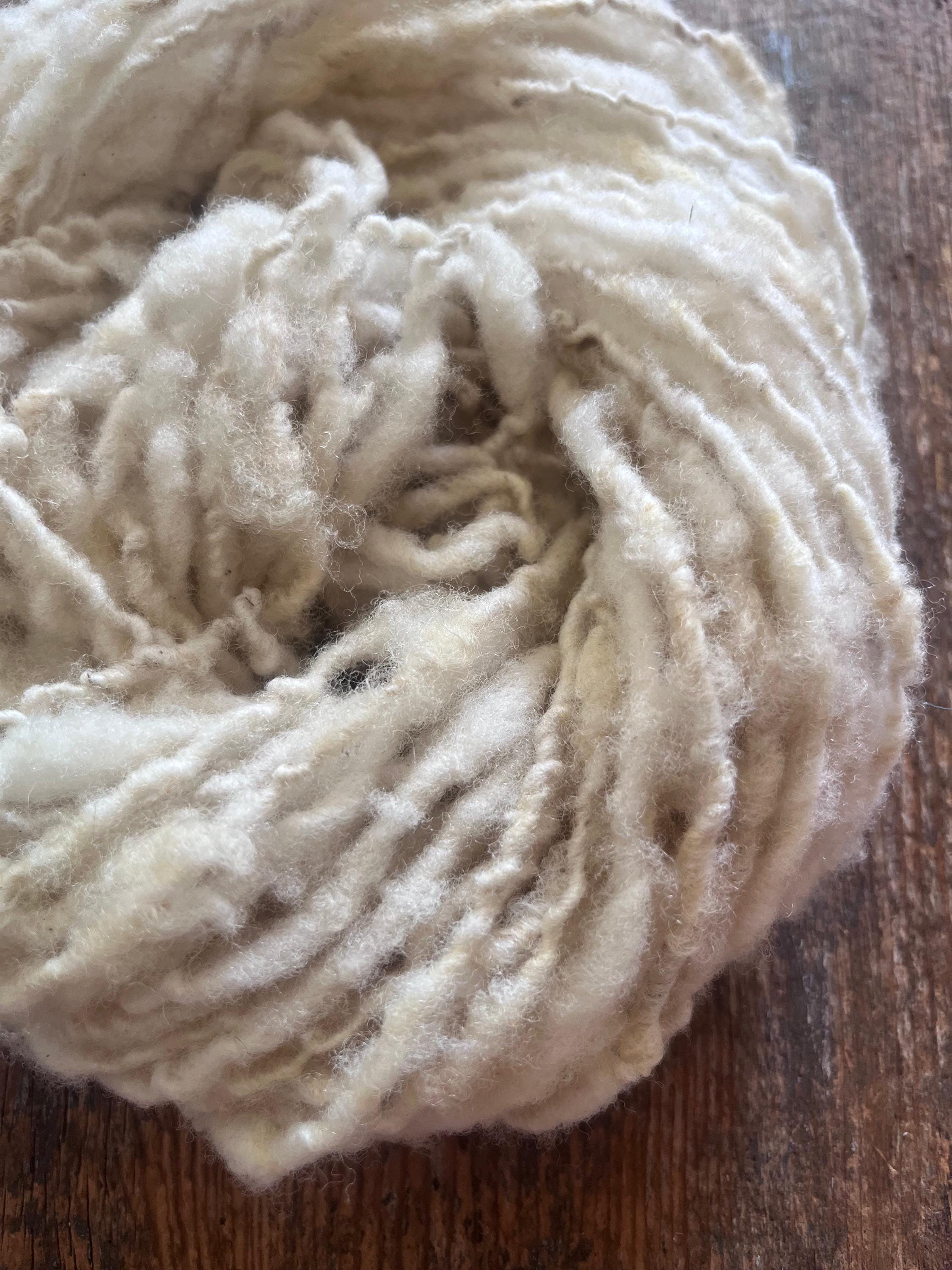 Handspun rustic white Merino art yarn, local wool, undyed - Thumbnail 5