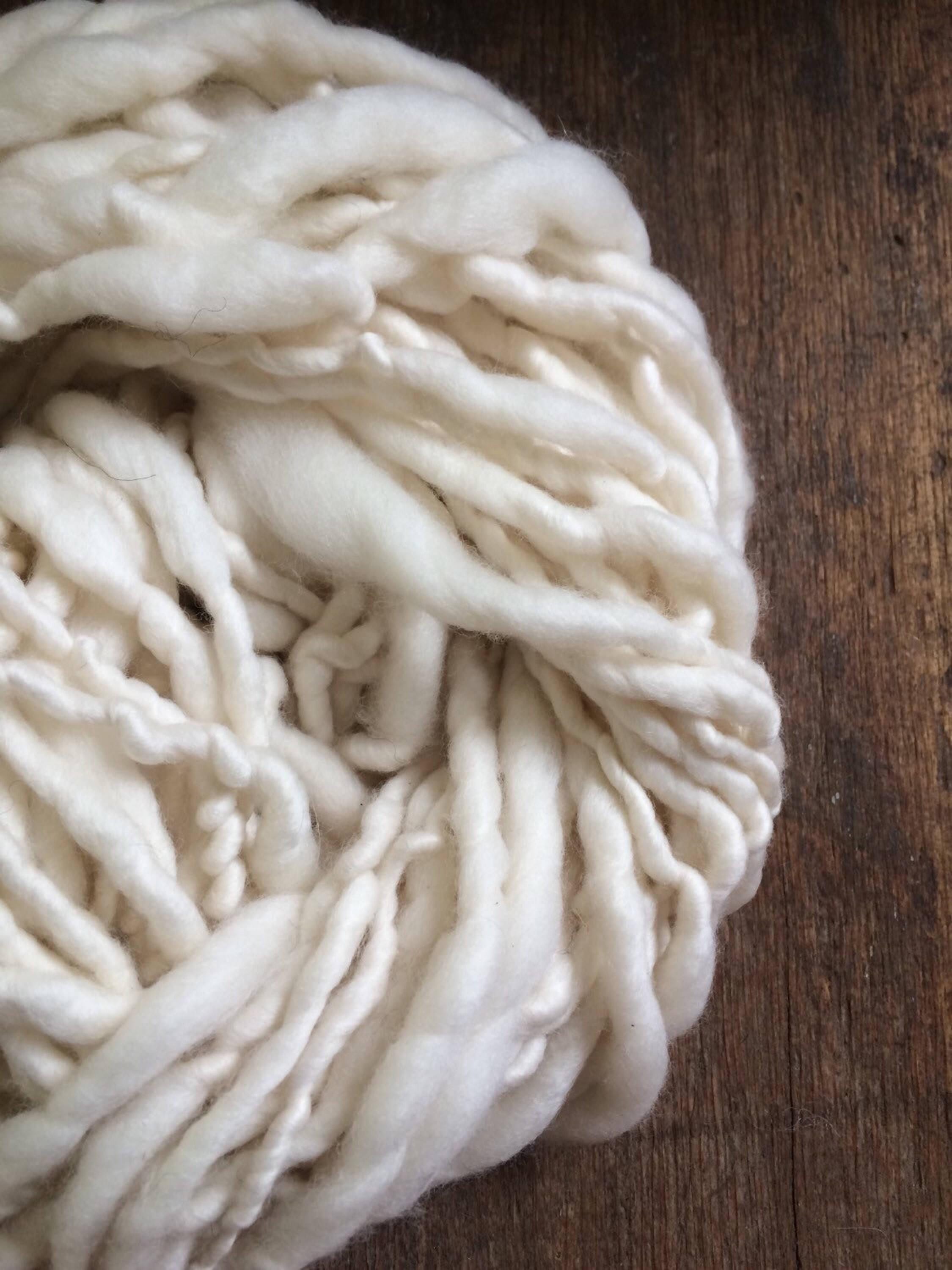 Cloud, bulky white merino handspun yarn, super soft and chunky - Thumbnail 3