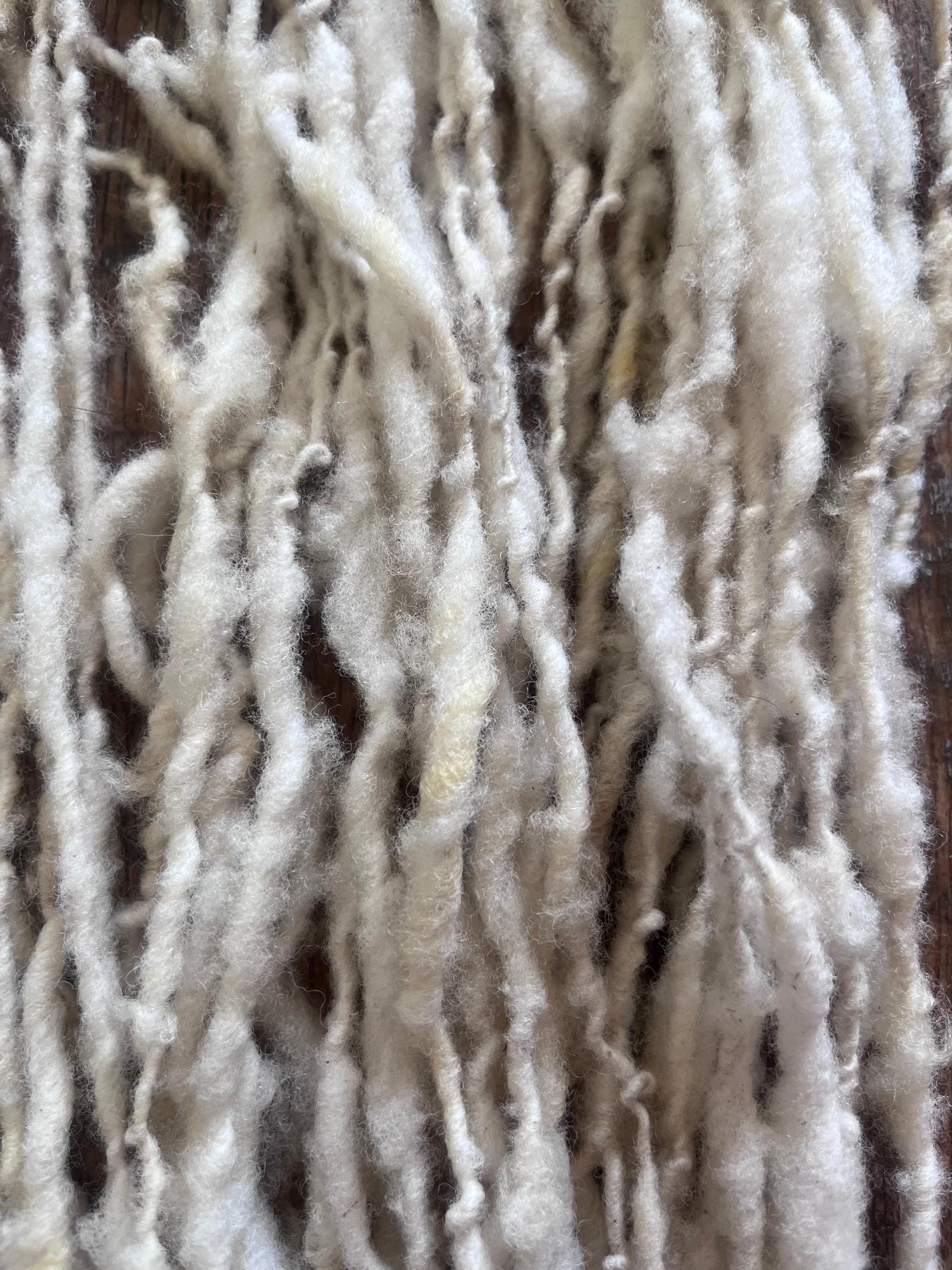 Handspun rustic white Merino art yarn, local wool, undyed - Thumbnail 7