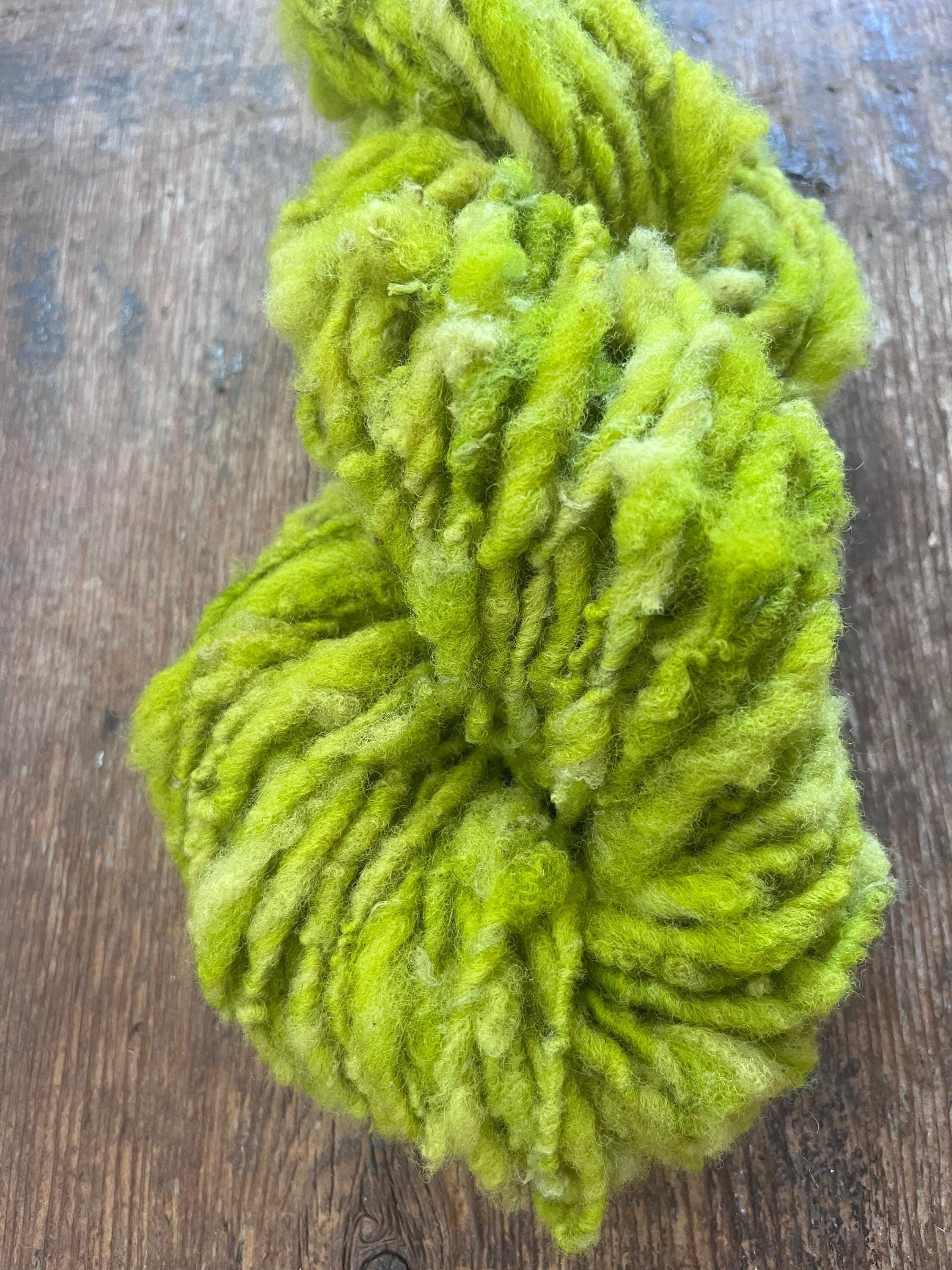 Vivacious green handspun art yarn, textured bulky weight wool - Thumbnail 3