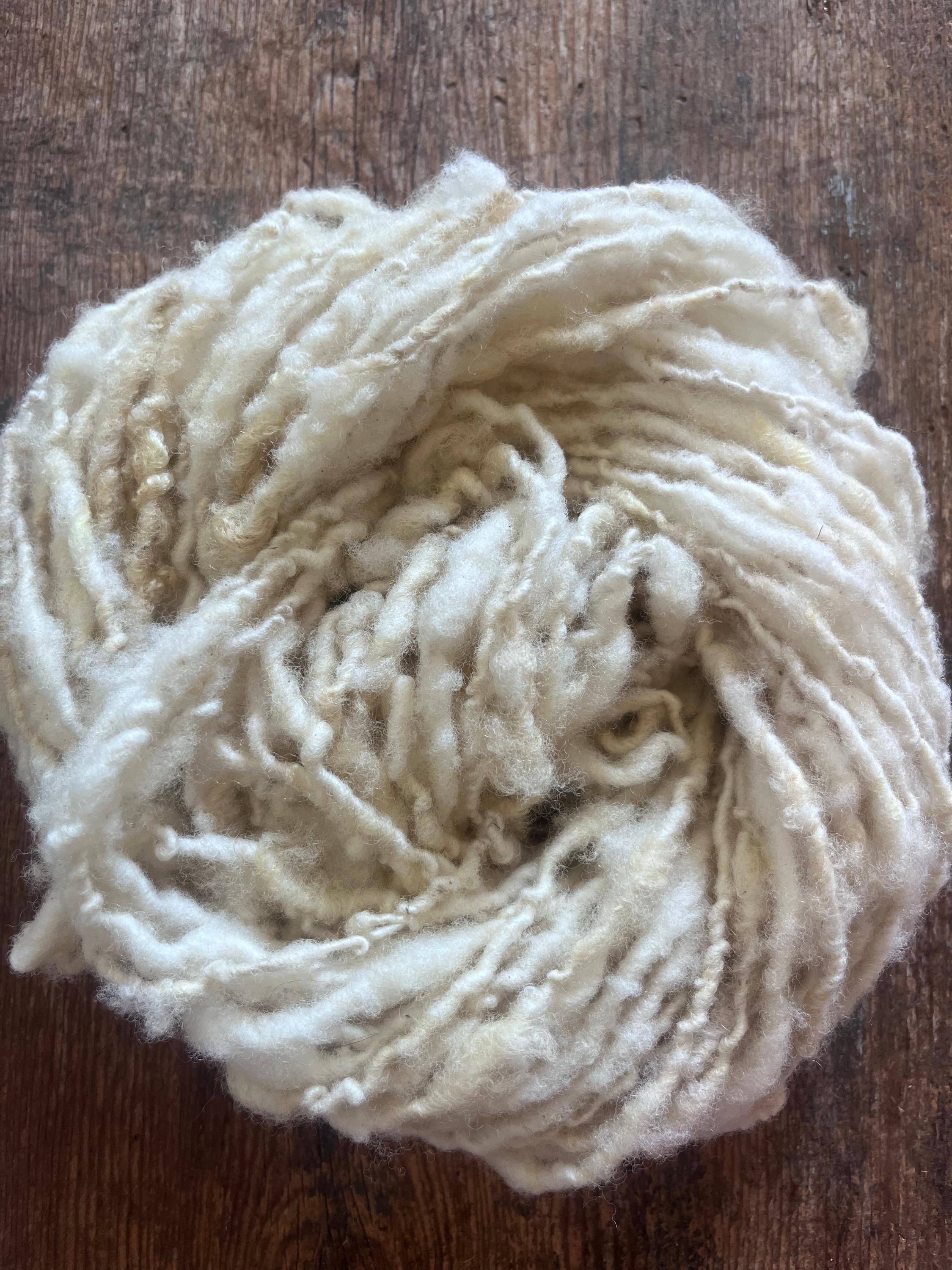 Handspun rustic white Merino art yarn, local wool, undyed - Thumbnail 6