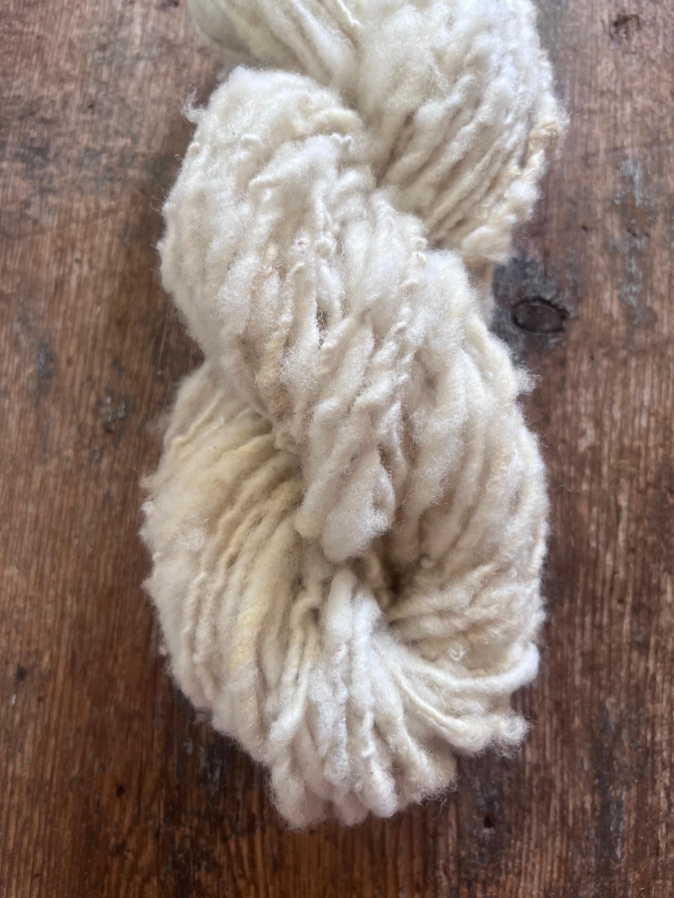Handspun rustic white Merino art yarn, local wool, undyed - Thumbnail 3