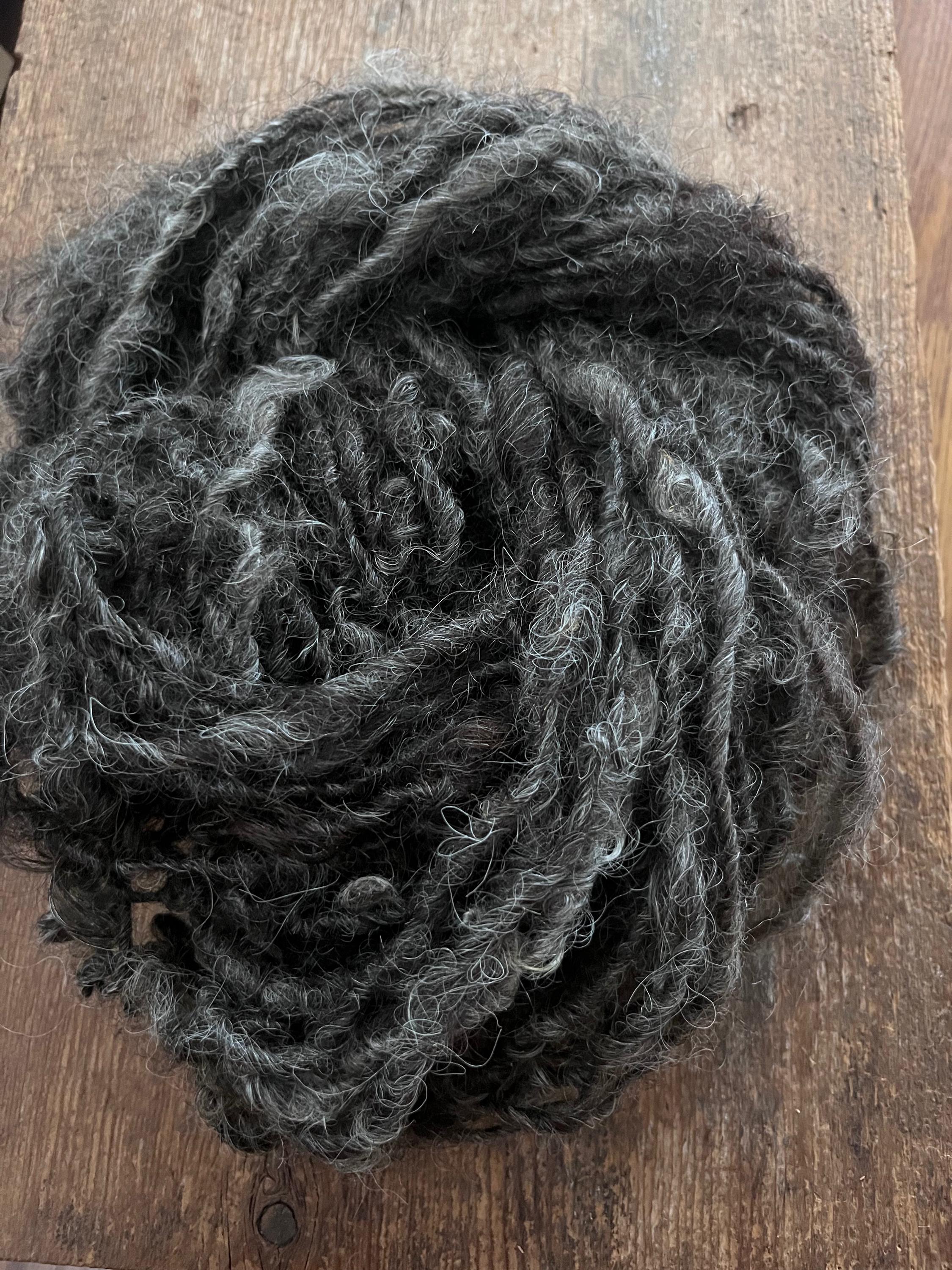 Charcoal grey Lincoln wool yarn, lockspun curly art yarn - Thumbnail 5