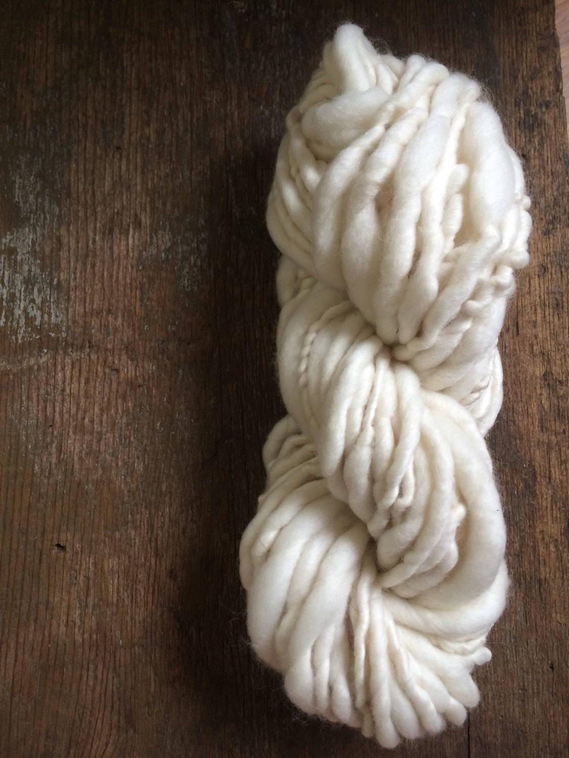 Cloud, bulky white merino handspun yarn, super soft and chunky - Thumbnail 5