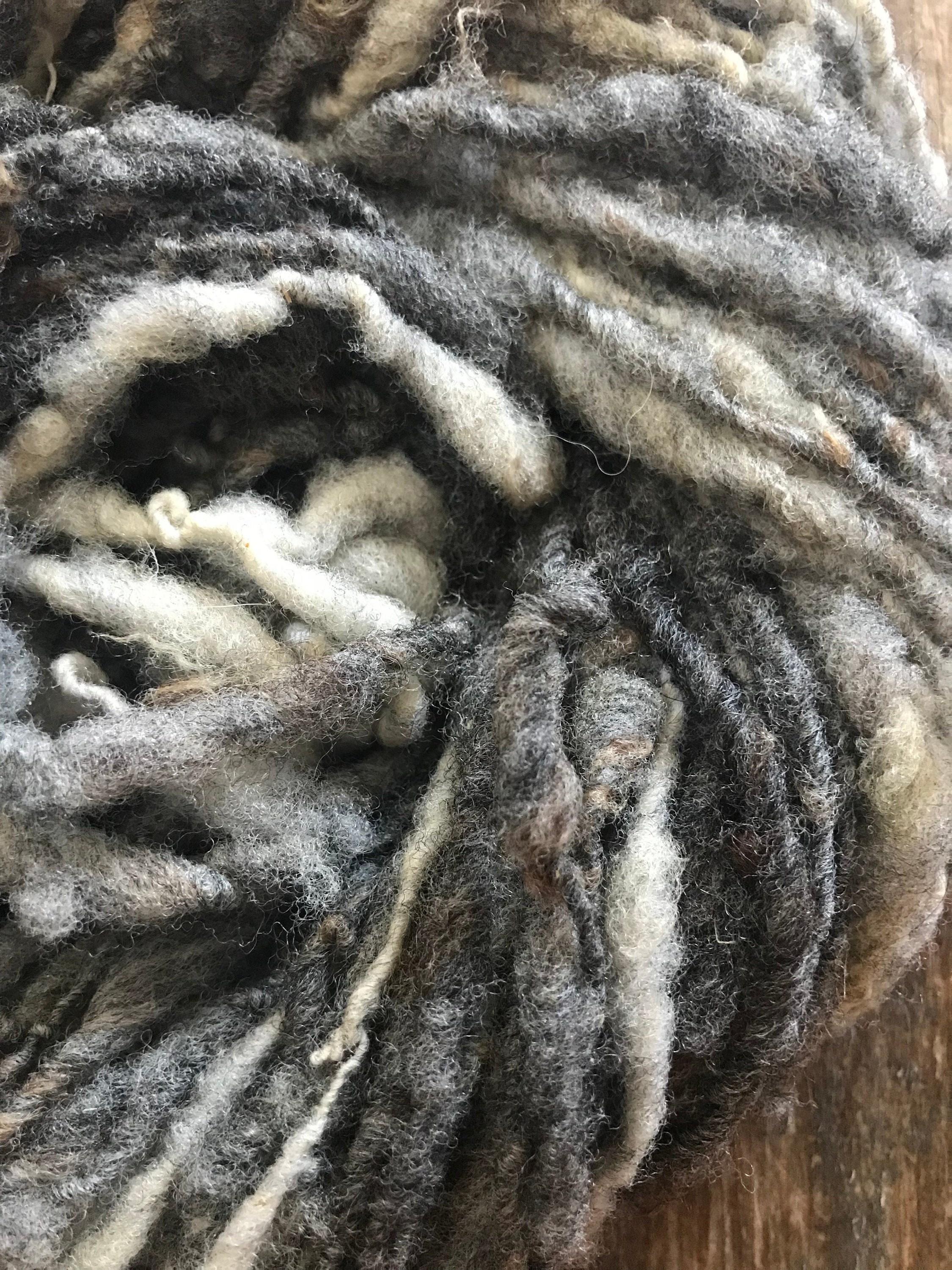 Grey undyed corriedale handspun yarn, 50 yards corriedale wool - Thumbnail 5