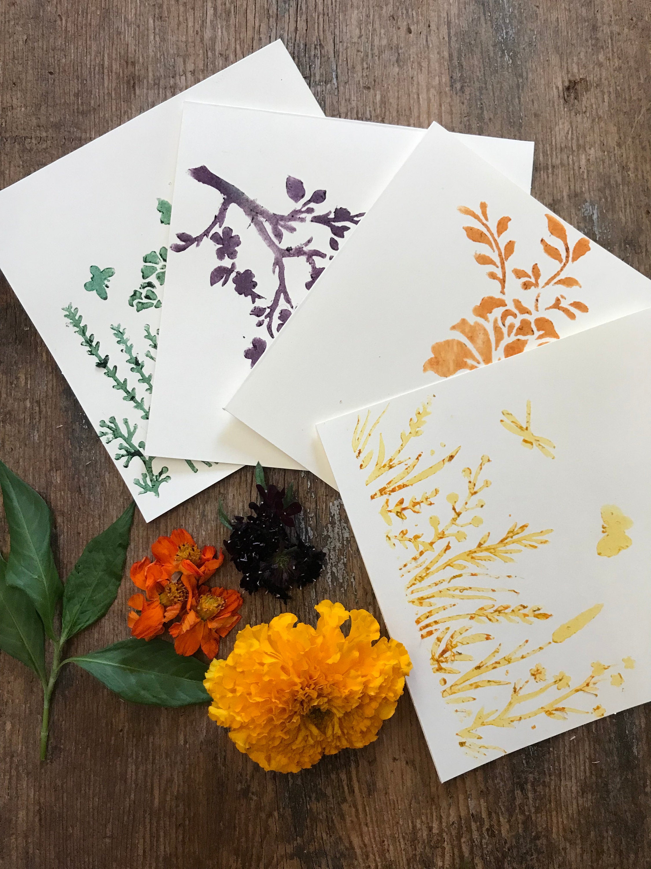 Dyed papers 