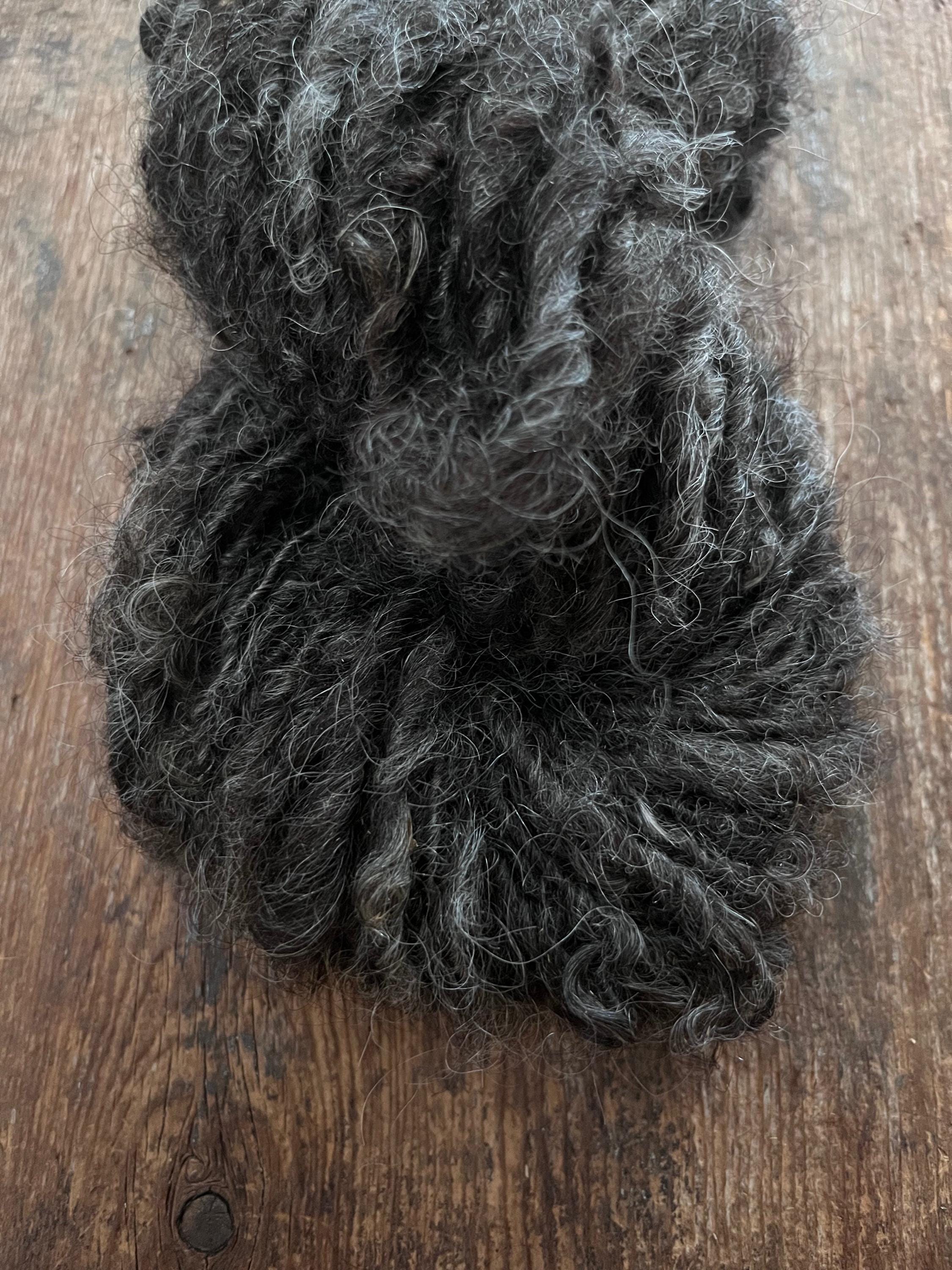 Charcoal grey Lincoln wool yarn, lockspun curly art yarn - Image 1