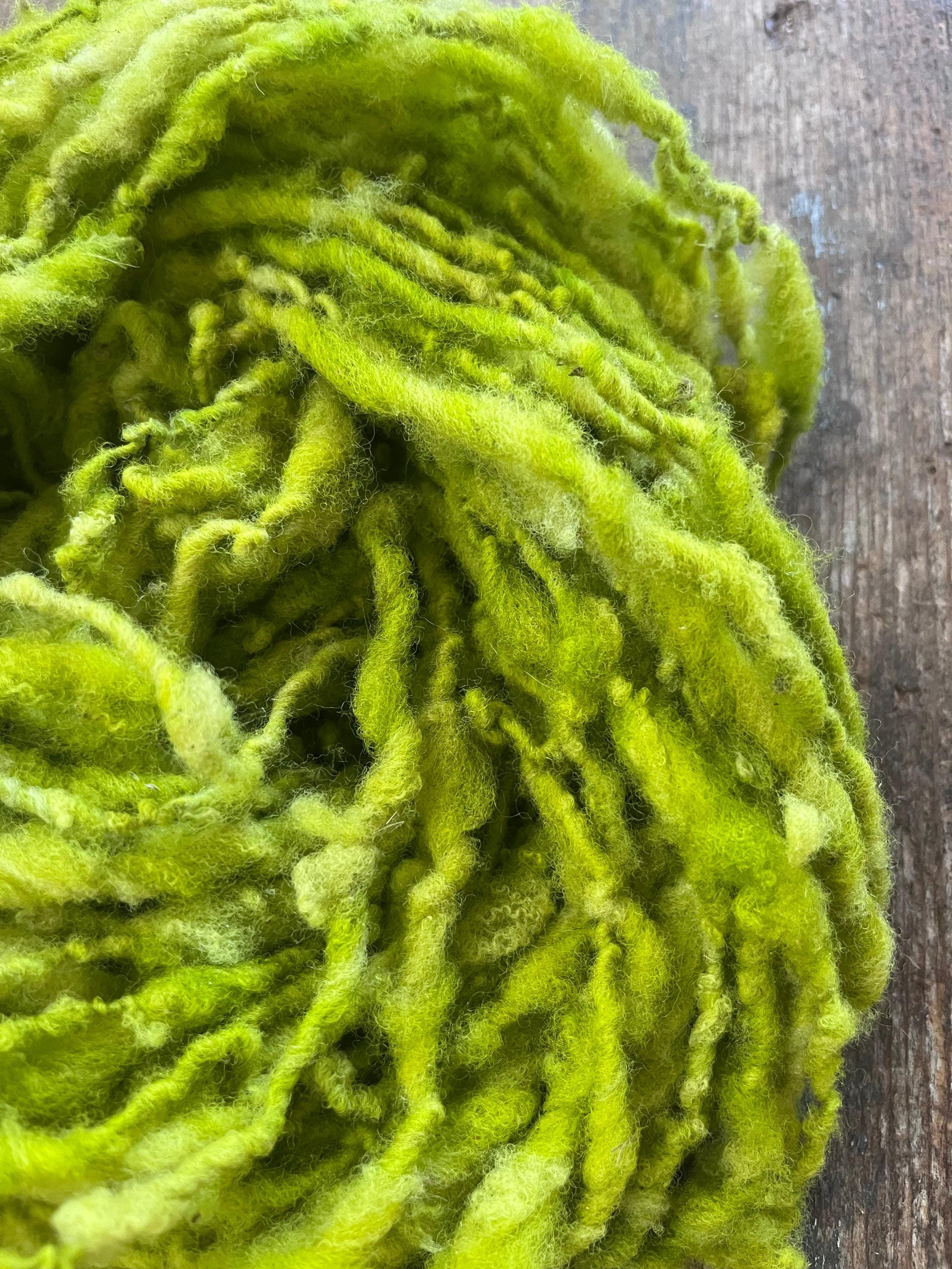 Vivacious green handspun art yarn, textured bulky weight wool - Thumbnail 5
