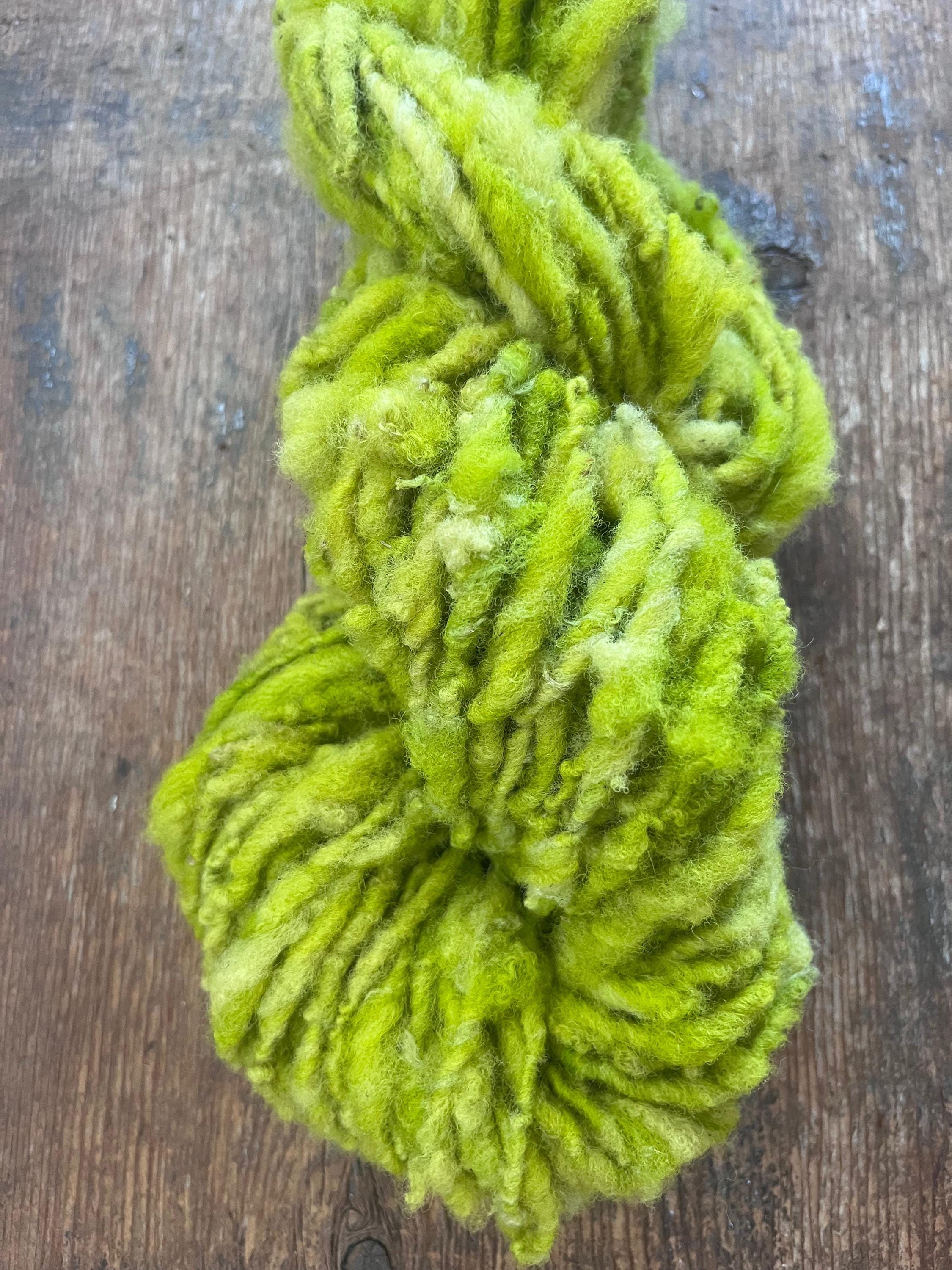 Vivacious green handspun art yarn, textured bulky weight wool - Thumbnail 4