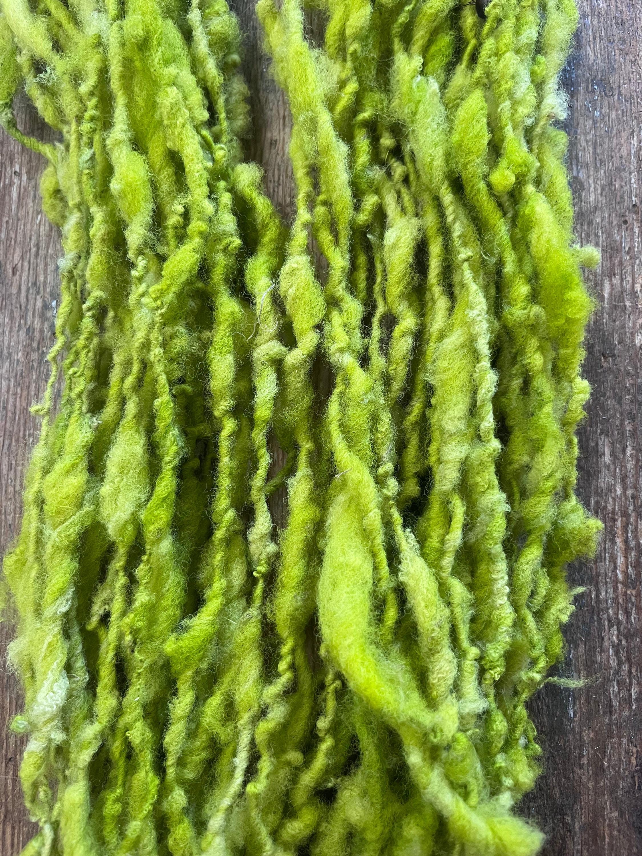 Vivacious green handspun art yarn, textured bulky weight wool - Thumbnail 7
