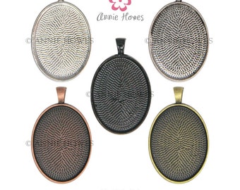 22mm x 30mm Oval pendant settings blanks to use with Annie Howes 22mm x 30mm Glamour FX Glass Cabochons. 10 Pack