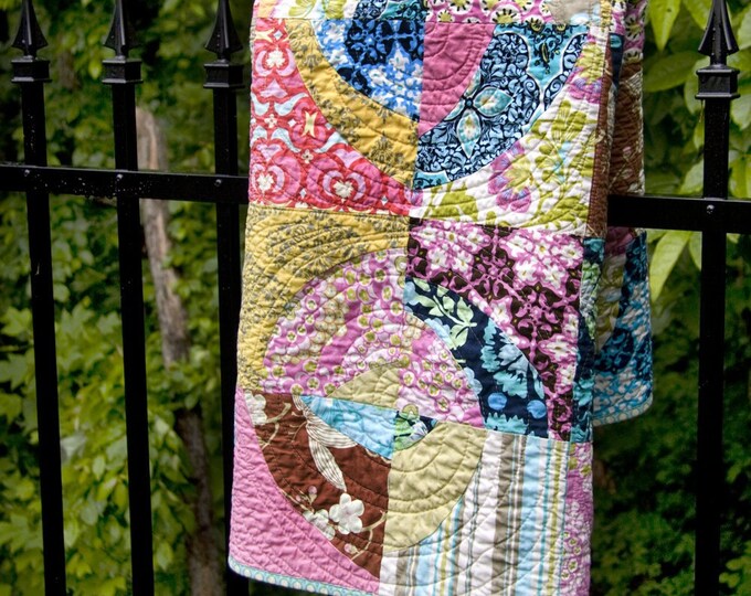 The Circular Motion Quilt Project No. 10 Midwest Modern and Daisy Chain