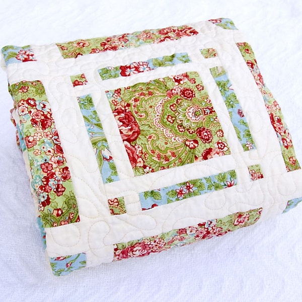 ON SALE -- Small Cottage Maze Quilt