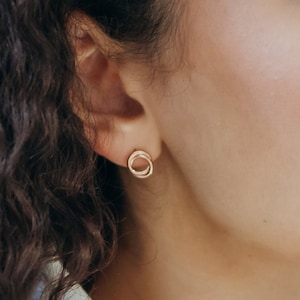 Interlocking Stud earrings in 14K Rose Gold fill, textured earrings, simple earrings, stud earrings, minimalist earrings, circle studs