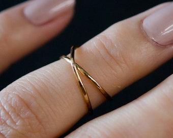 Midi X- Ring in 14K Gold Fill, smooth, hammered, knuckle ring, minimal, stackable rings, pinkie, double ring, double band, crossed ring