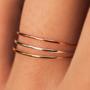 Juego de 3 anillos ultrafinos de metal mixto, juego de anillos apilados, apiladores lisos o martillados, anillos de inicio, oro rosa y plata, bandas delgadas
