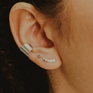 Beaded Ear Climber | 14k Gold Fill, Rose or Silver | crawler stud, minimalist, boho, circles, unique, elegant, gifts for girlfriends, 1cm