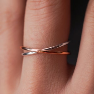 Juego de 2 anillos entrelazados finos en metales mixtos, dorado, rosa o plateado, antiestrés, rodante, infinito, boda, martillado, liso, antiestrés