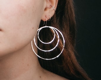 Pendientes de triple aro en plata de ley, pendientes de aro grandes de plata, pendientes de aro martillados, aros delicados, pendientes de aro de 2 pulgadas