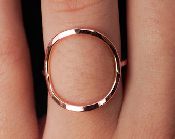 Cirkelring | 14K roséguldfyllning | Slät eller hamrad | Anpassad storlek | Gåva till fru | Geometrisk | Tumme | Minimalistisk | 1,5 mm