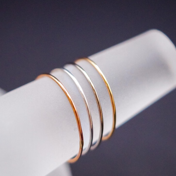 Anillo apilable ultrafino: oro de 14 quilates, oro rosa, plata, martillado o liso