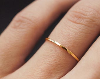 Anel de Ouro Maciço de Espessura Média para Empilhar | Ouro 14K | Martelo ou Liso | Anel de 1 mm de espessura, empilhável, aliança delicada e minimalista, midi, casamento