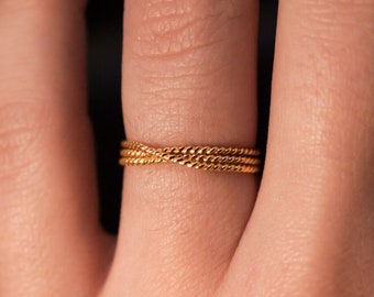 Twist Overlap Ring in 14K Gold Fill, rope textured, bold, unisex, wraparound, stackable and minimal, yellow gold, texture, gift, durable