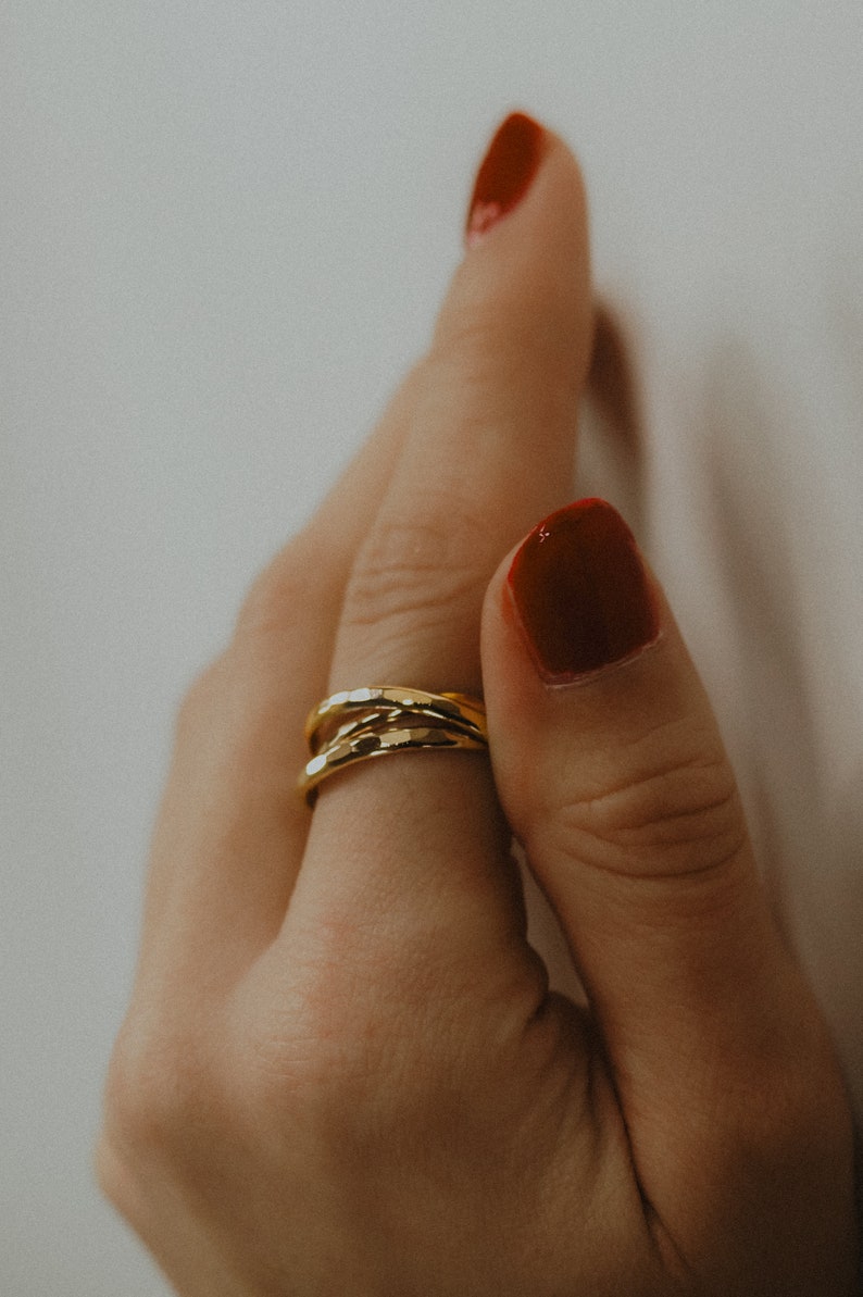 Conjunto de 3 anéis entrelaçados em metais maciços mistos: ouro 14K, ouro rosa, prata e grosso. imagem 10