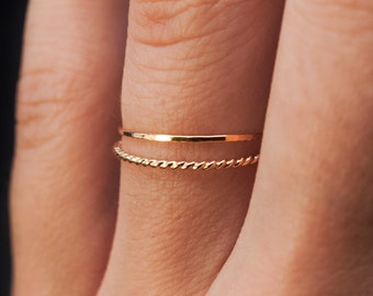 Set di 2 anelli impilabili Twist / Riempiti in oro 14K / Sottili o spessi / Delicati, moderni anelli impilabili, iniziali, amicizia, misura personalizzata