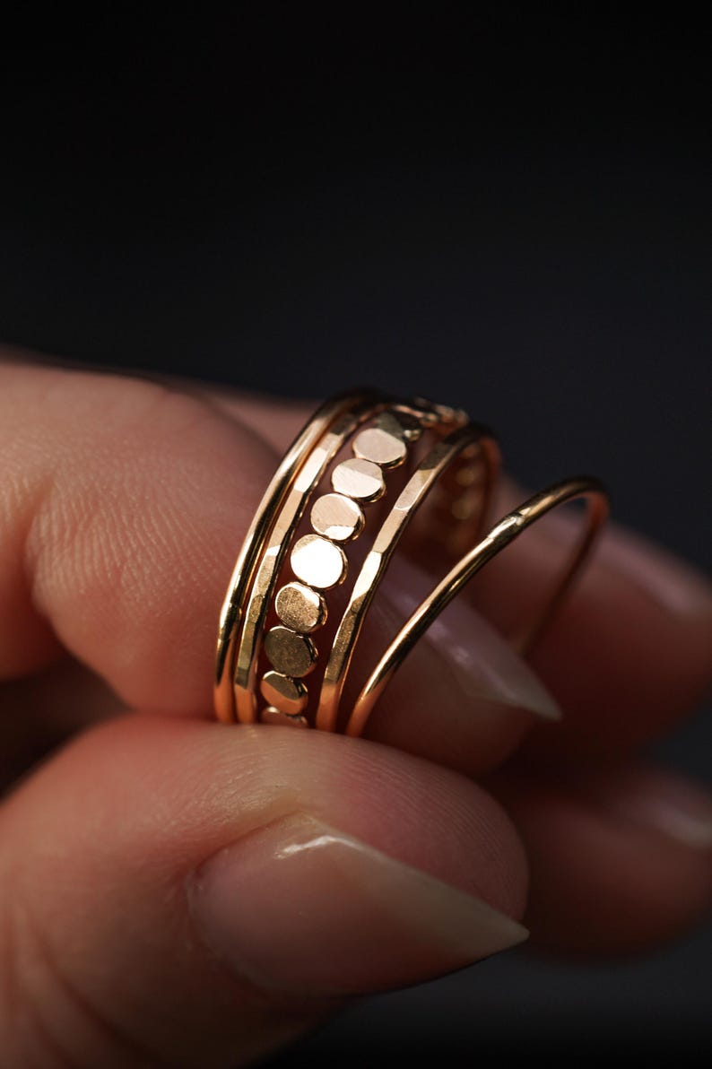 Juego de 2 anillos apilables de oro de grosor medio / Chapado en oro de 14 quilates / Martillado o liso / Anillo minimalista delicado apilable de chapado en oro de 1 mm de grosor imagen 10