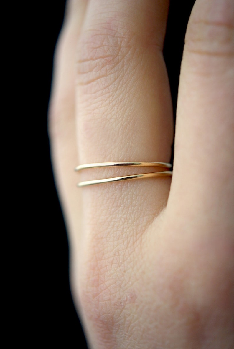 Juego de 2 anillos apilables de oro de grosor medio / Chapado en oro de 14 quilates / Martillado o liso / Anillo minimalista delicado apilable de chapado en oro de 1 mm de grosor imagen 7