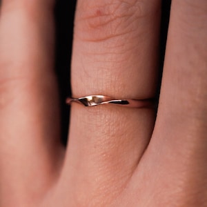 Mobius Ring Stack Mobius Band in 14K Rose Gold Fill, Wave Ring, Twisted Band, Mobius ...