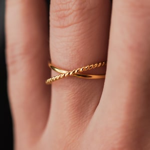 Twist Interlocking Rings in 14K Gold-fill, Set of 2 bands, anxiety rolling fidget infinity ring, wedding, gifts for her, anniversary