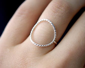 Twist Circle Ring in Sterling Silver, sterling silver circle ring, hammered silver infinity ring, delicate thin silver ring