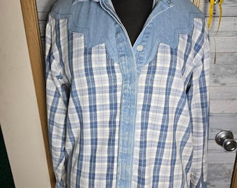 Camisa vaquera vintage de los años 70 de Wrangler, a cuadros azules y blancos, con botones.