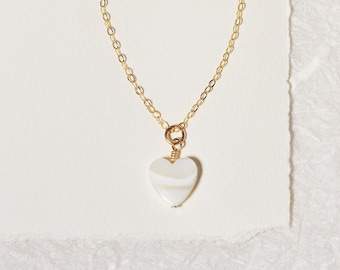 Collier coeur en nacre, coeur en coquillages, collier de perles, cadeau pour elle, collier rempli d'or, collier coeur, collier de coquillages, symbolique