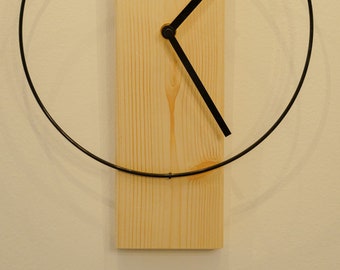 Orologio in legno moderno