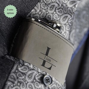 Frasco de cuero personalizado de 6 oz para padrinos de boda: frasco de acero inoxidable grabado a medida como regalo