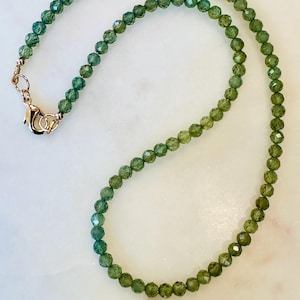 Grüne Apatit Perlenkette: 18k Gold Filled Verschluss, 4 mm facettierter Edelstein
