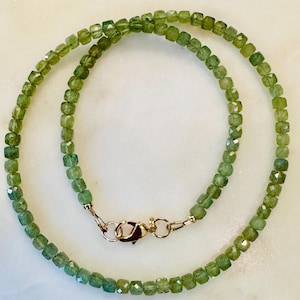 Grüne Apatit Perlenkette: 18k Gold Filled Verschluss, 4 mm facettierter Edelstein