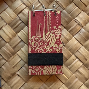 100% Cotton Watercolor Swatch Sketchbook #32. 4x2 Inch , 140lb., rough, Elastic Closure. Hard cover. Acid Free, Archival Materials.