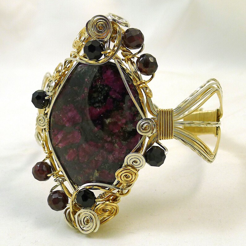 Eudialyte and Garnet Sterling Silver and 14k Gold Bangle imagem 2